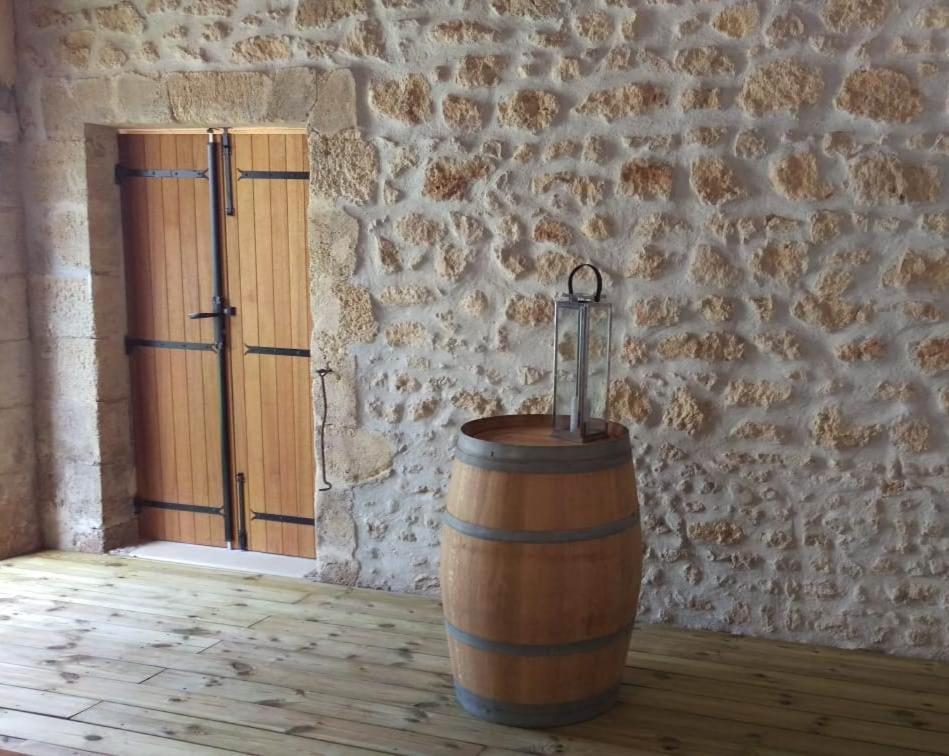 Au Coeur Des Vignobles Acomodação com café da manhã Saint-Estèphe Exterior foto