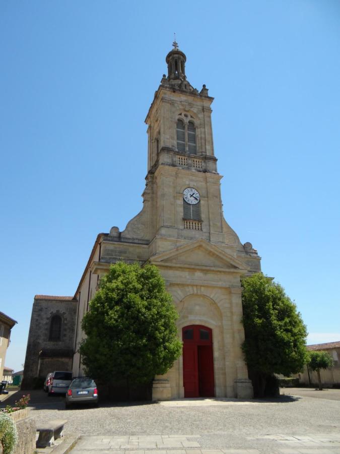 Au Coeur Des Vignobles Acomodação com café da manhã Saint-Estèphe Exterior foto