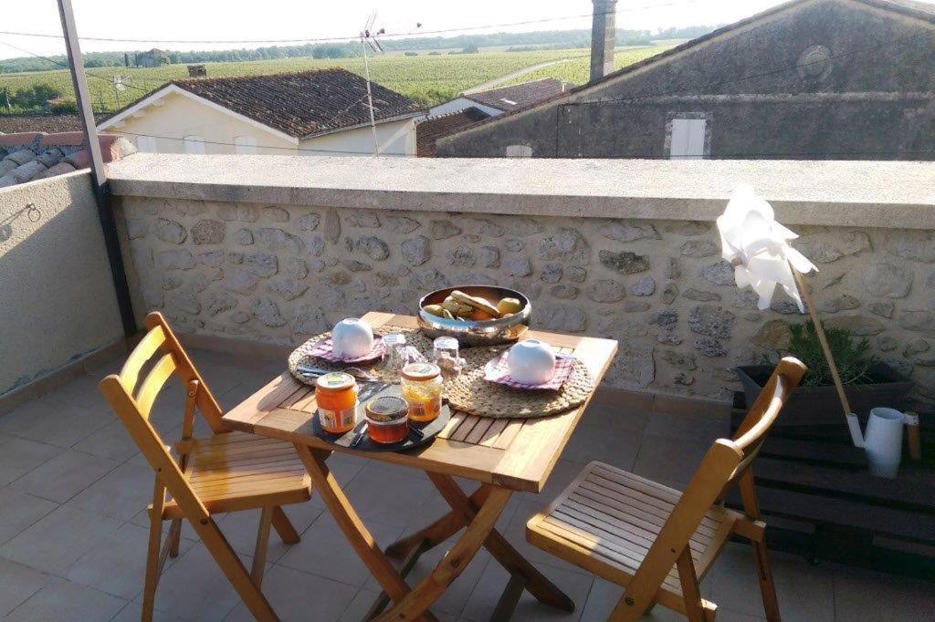 Au Coeur Des Vignobles Acomodação com café da manhã Saint-Estèphe Exterior foto